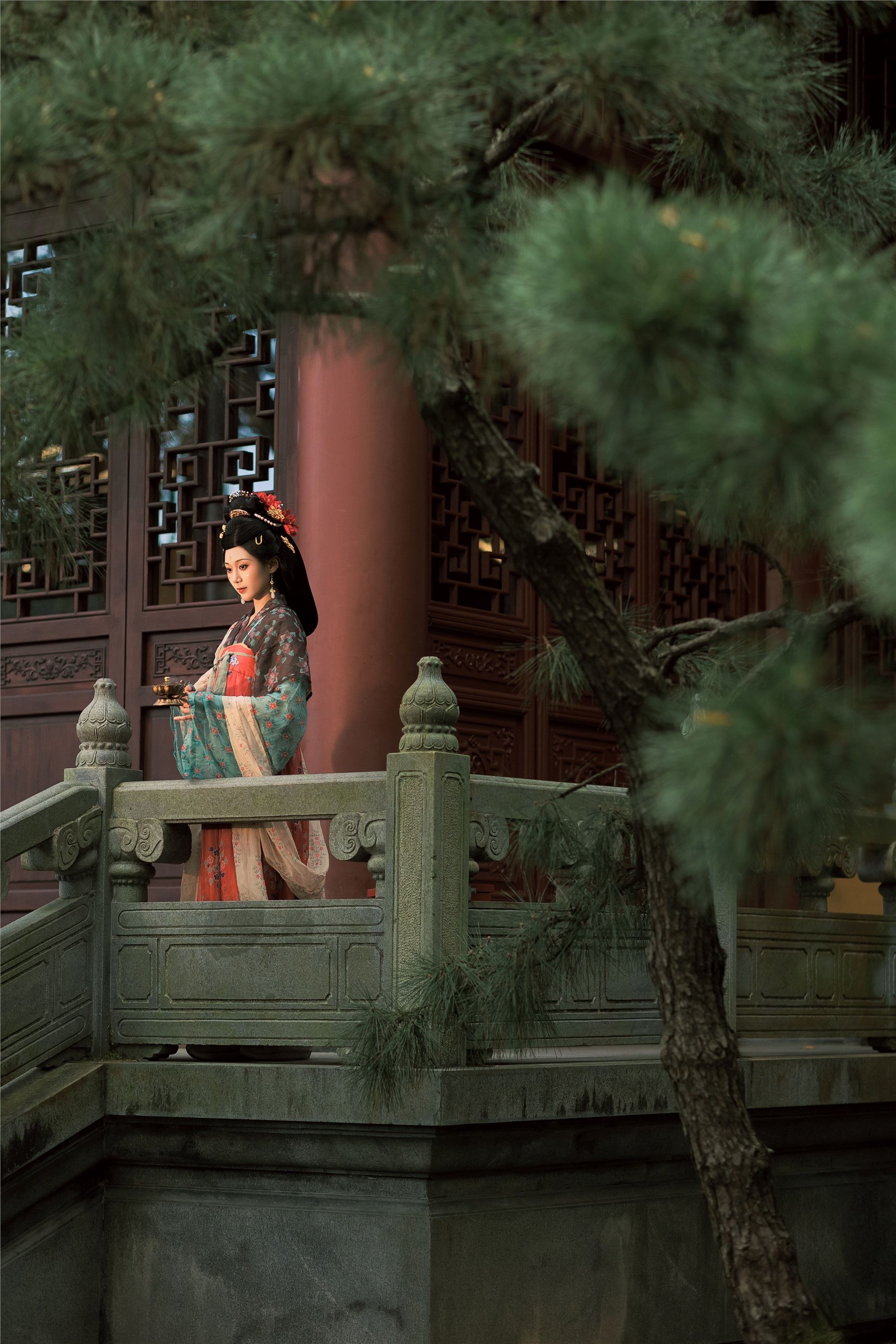 YITUYU艺图语 2025.01.12 山寺踏秋 郑钰熙